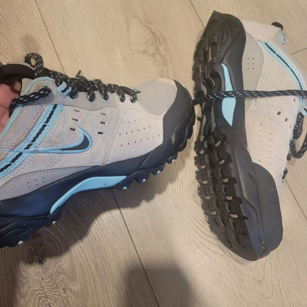 Nike Women's Beige and Black Athletic Shoes with Teal Accents - Picture 3 of 5